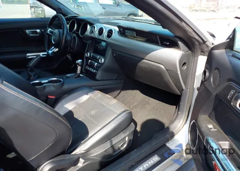 2019 Ford Mustang z USA, uszkodzony, nr VIN 1FATP8UH9K5153284